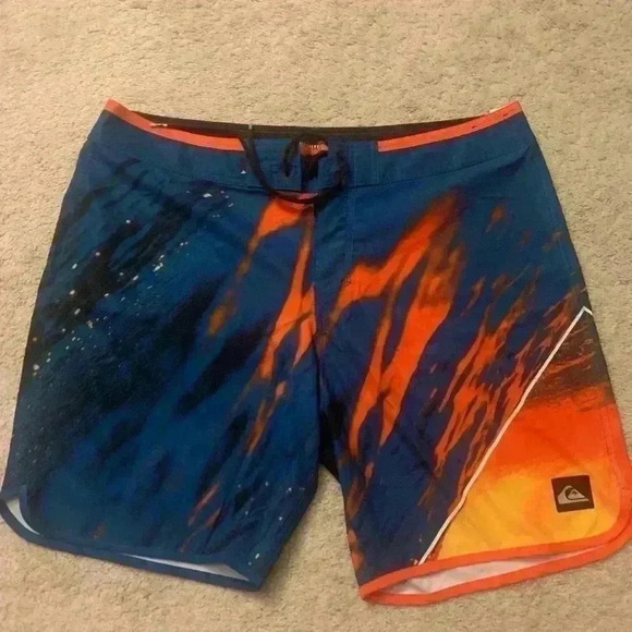 NWOT Quicksilver board shorts 38 - Picture 2 of 6